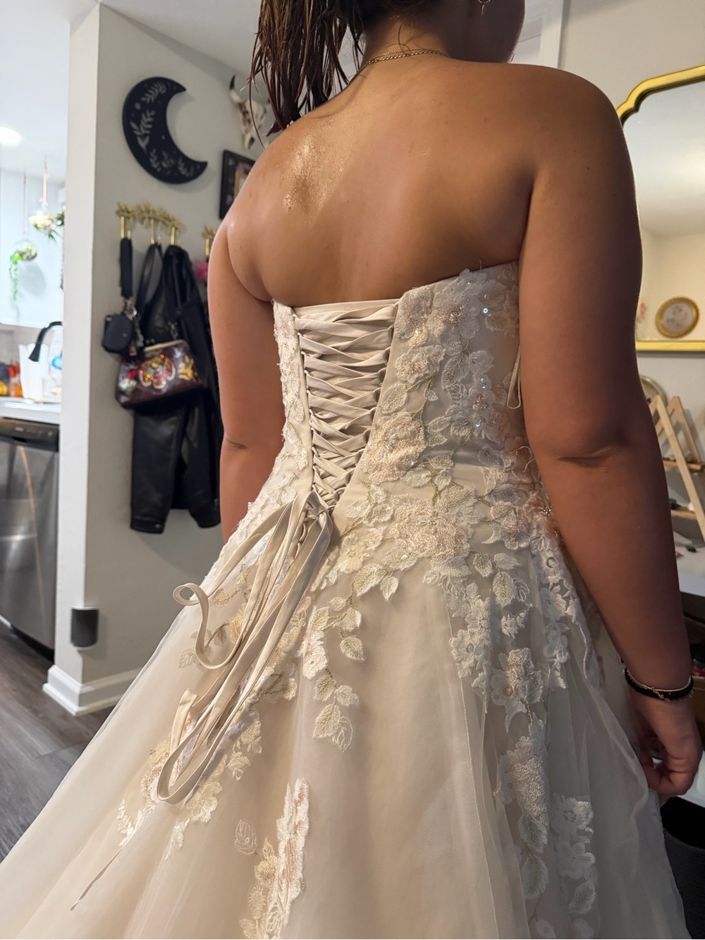David's Bridal Ivory Strapless Lace Appliqué A-Line Wedding Gown - Picture 10 of 13
